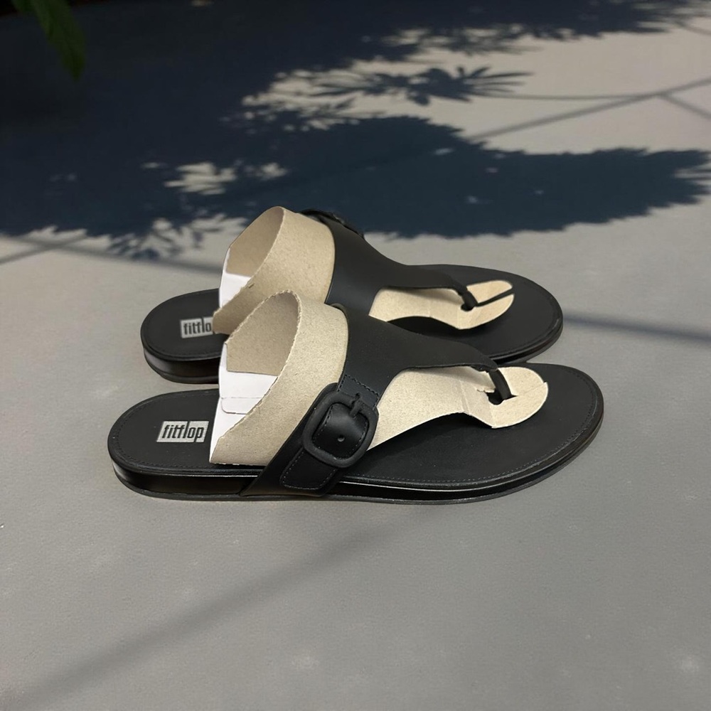 FitFlop All Black Leather Toe-Post Sandals